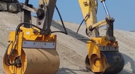 挖掘機廠家：挖掘機滾筒振動夯實器，如何安裝調試，你知道嗎